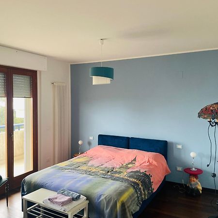 Attico Vista E Fronte Mare Zaffiroblu Con Posto Auto Lejlighed Montesilvano Marina Eksteriør billede